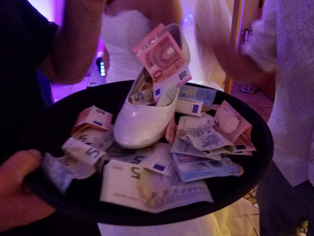 Brautschuh Versteigerung bei einer Hochzeit im Hotel Rebhahn in Stockheim Neukenroth