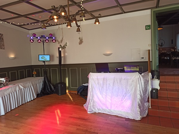 DJ Aufbau im Saal der Bastion Marie in der Rosenberg Festung in Kronach