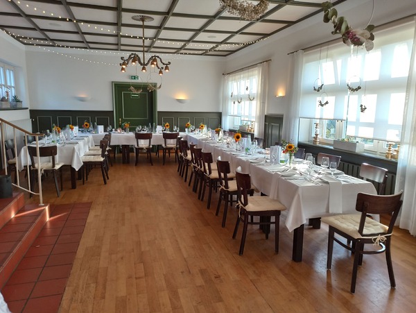 Der Saal der Bastion Marie zu einer Silberhochzeit mit DJ.