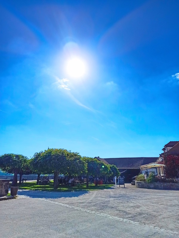 Biergarten im Sommer der Bastion Marie