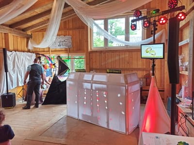 DJ Technik Aufbau für eine Hochzeit im Bauernhof-Cafe-Geigersmühle.